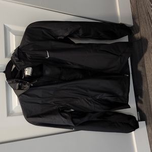 NIKE WIND BREAKER IN BLACK SMALL